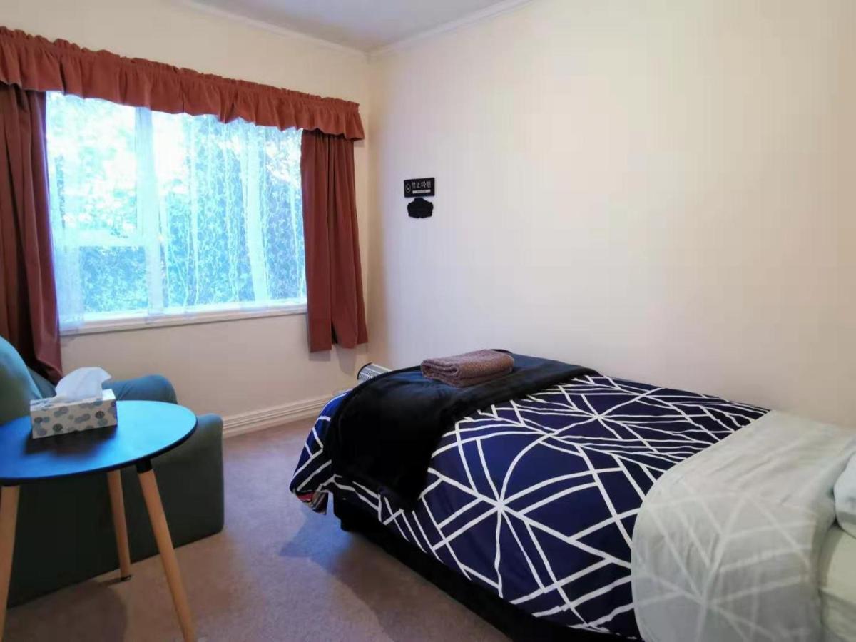 Large Private Room In Modern Stylish House Dunedin Extérieur photo